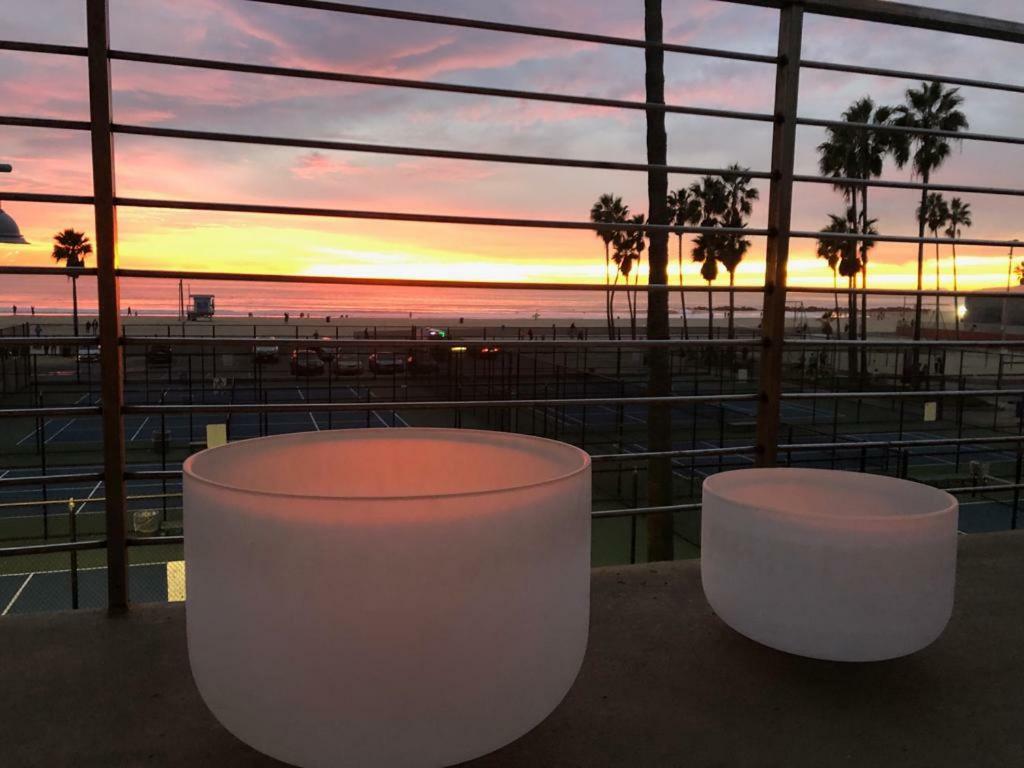 Ocean Front Vortex Female Hostel Private Rooms Free Bikes 로스앤젤레스 외부 사진